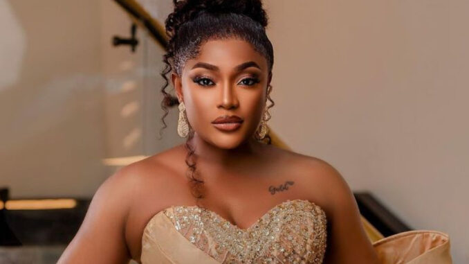 Lizzy Gold Biography